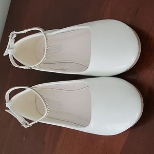 Tip Top Kids- girls white dress shoes big girl size 5